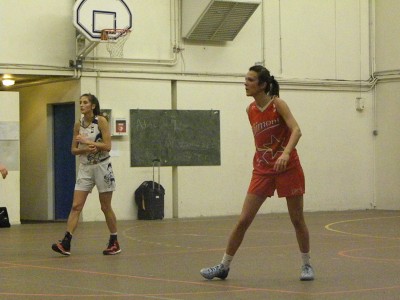 Emilie Maurice et Gimont ont tout tenté, mais Cécile Labalette et l'AST ont bien contenu leurs assauts (photo : Amandine Bordenave)