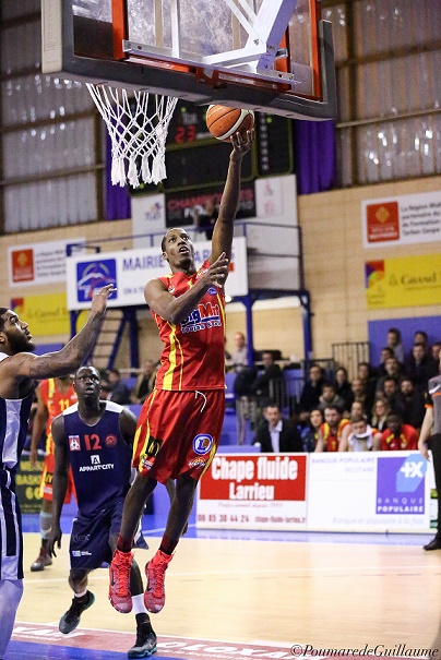 Eric Bosc ravira encore une fois les supporters bigourdans par ses actions spectaculaires (photo : Guillaume Poumarede)