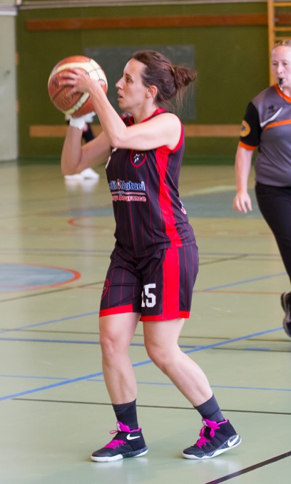 Après un belle première mi-temps, Stéphanie Aris et la JSC ont tenu pour décrocher la montée (photo : Sébastien Clavaud) 