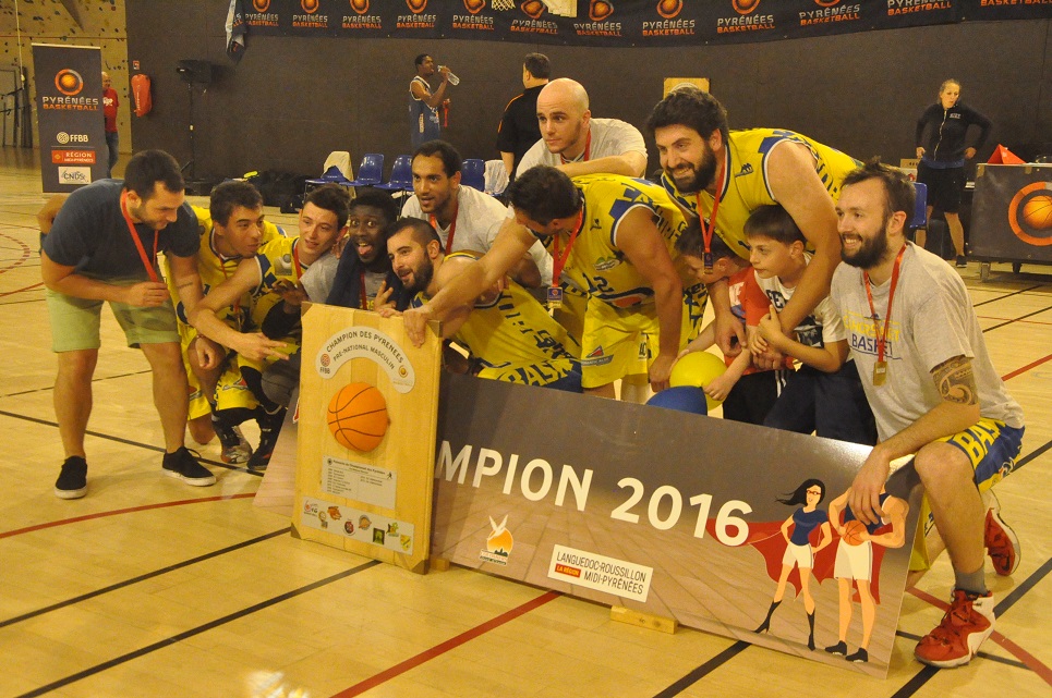 Montée et titre de champion des Pyrénées pour le CSB (photo : Benjamin Bonneau)