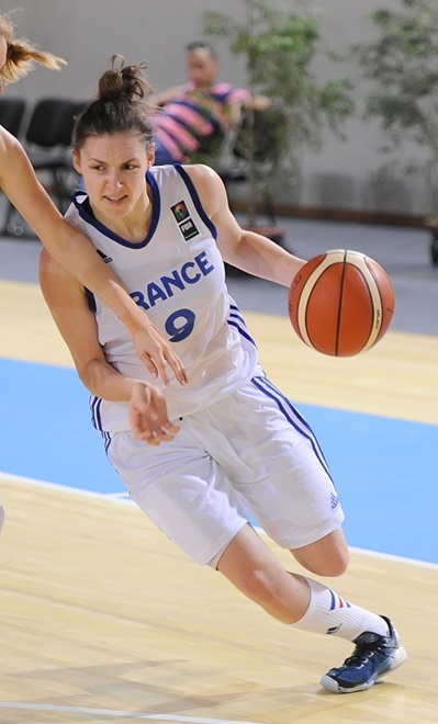 Rien n'a été facile pour Louise Dambach et la France ce mercredi (photo : FIBA)