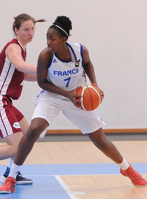 Marie-Michelle Milapie et les Bleuettes rejoignent les huitièmes de finale (photo : FIBA)