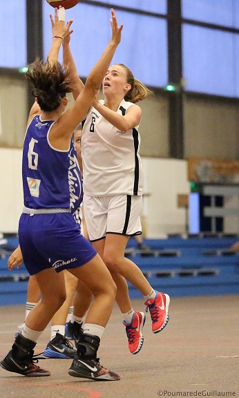 Camille Albar et les Carmausines se sont qualifiées pour les demies (photo : Guillaume Poumarede)