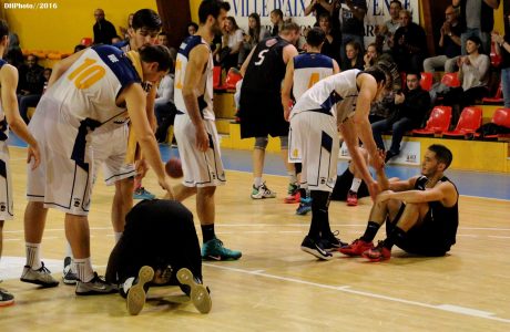 Les Aixois étaient logiquement inconsolables à la fin du temps réglementaire (photo : DH Photo)