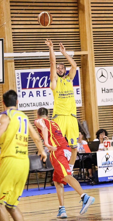 L'ancien de l'ASVEL Thomas Larrouquis a fait très mal à l'ATB ce samedi (photo : Guillaume Poumarede)