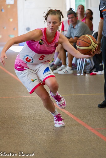 Fiona Vasseur et les Rochelaises n'ont pu rivaliser face au TGB (photo : Sébastien Clavaud)